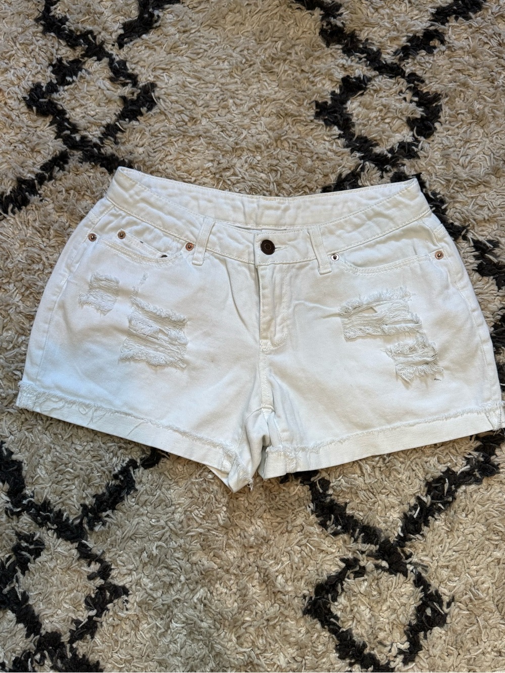 TIME & TRU White Distressed Women’s Denim Shorts